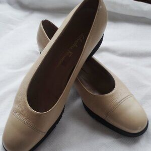 Salvatore Ferragamo Neutral Pebble Leather Low 1.5" Heel Pumps 10B Italy cap toe